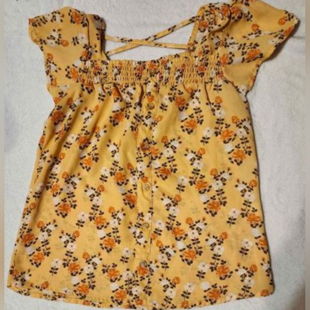 NWOT Juniors Sz XS (1) Yellow Floral Faux Button Up Blouse With Flutter Sleeves
